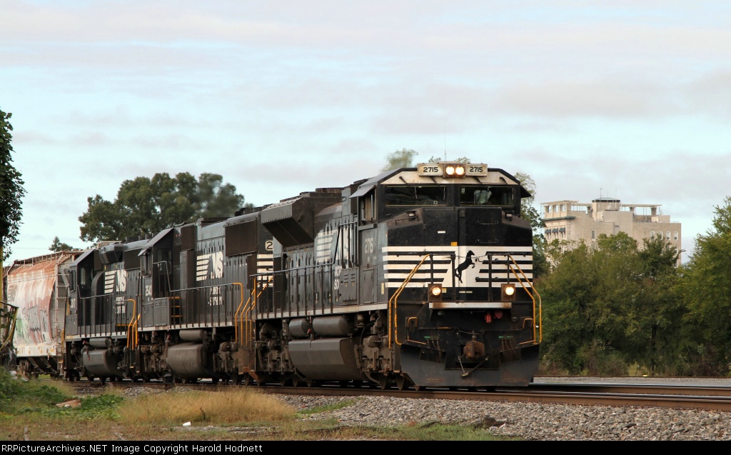 NS 2715 leads train 338 northbound